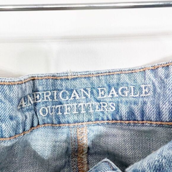 American Eagle Jeans Womens 4 Tomgirl Distressed Straight Relaxed Light Wash - Picture 4 of 6